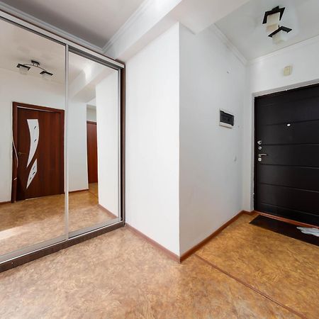Apartment Оn Makatayeva 5 B Almatı Dış mekan fotoğraf