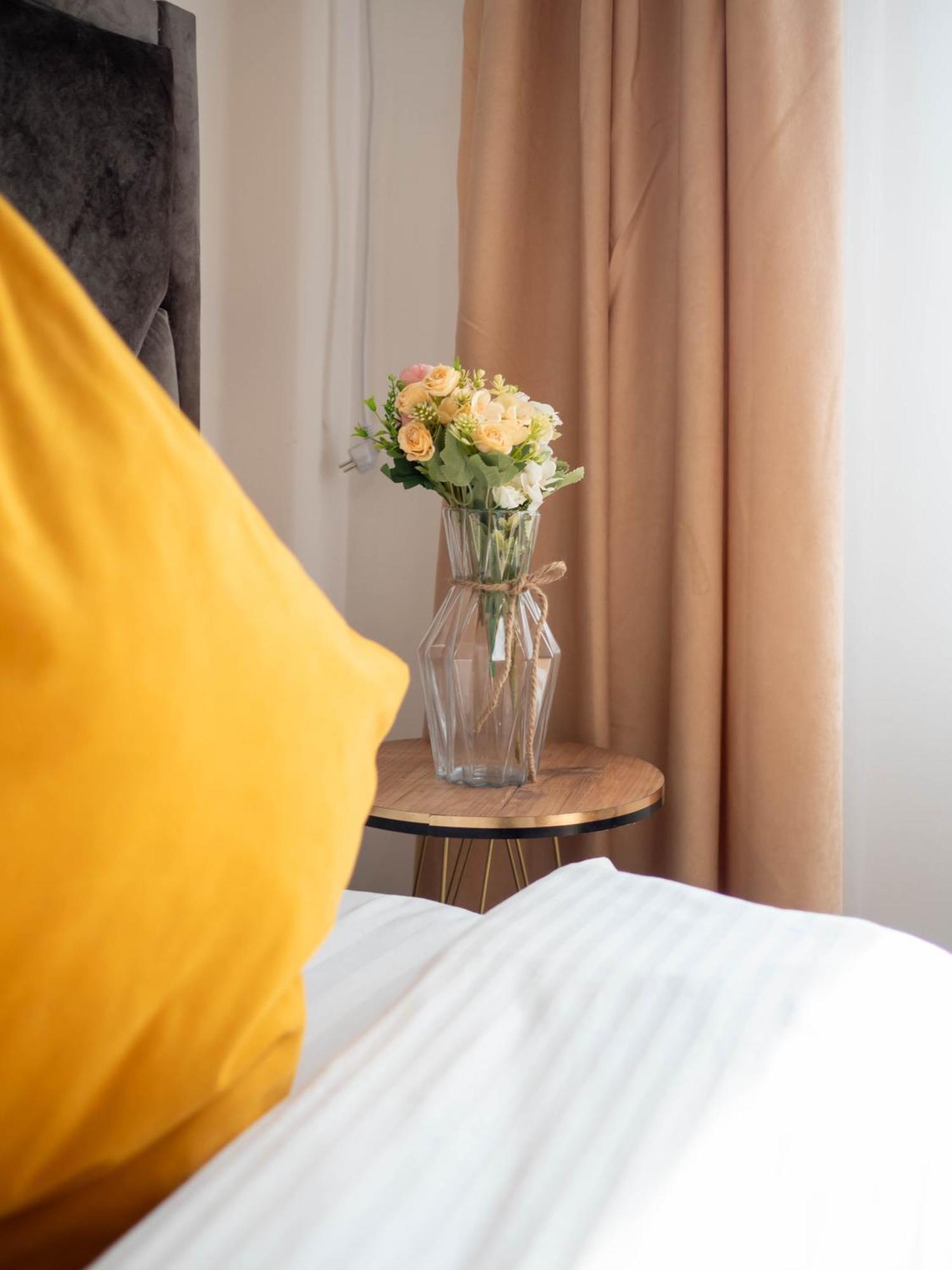 Apartment Оn Makatayeva 5 B Almatı Dış mekan fotoğraf