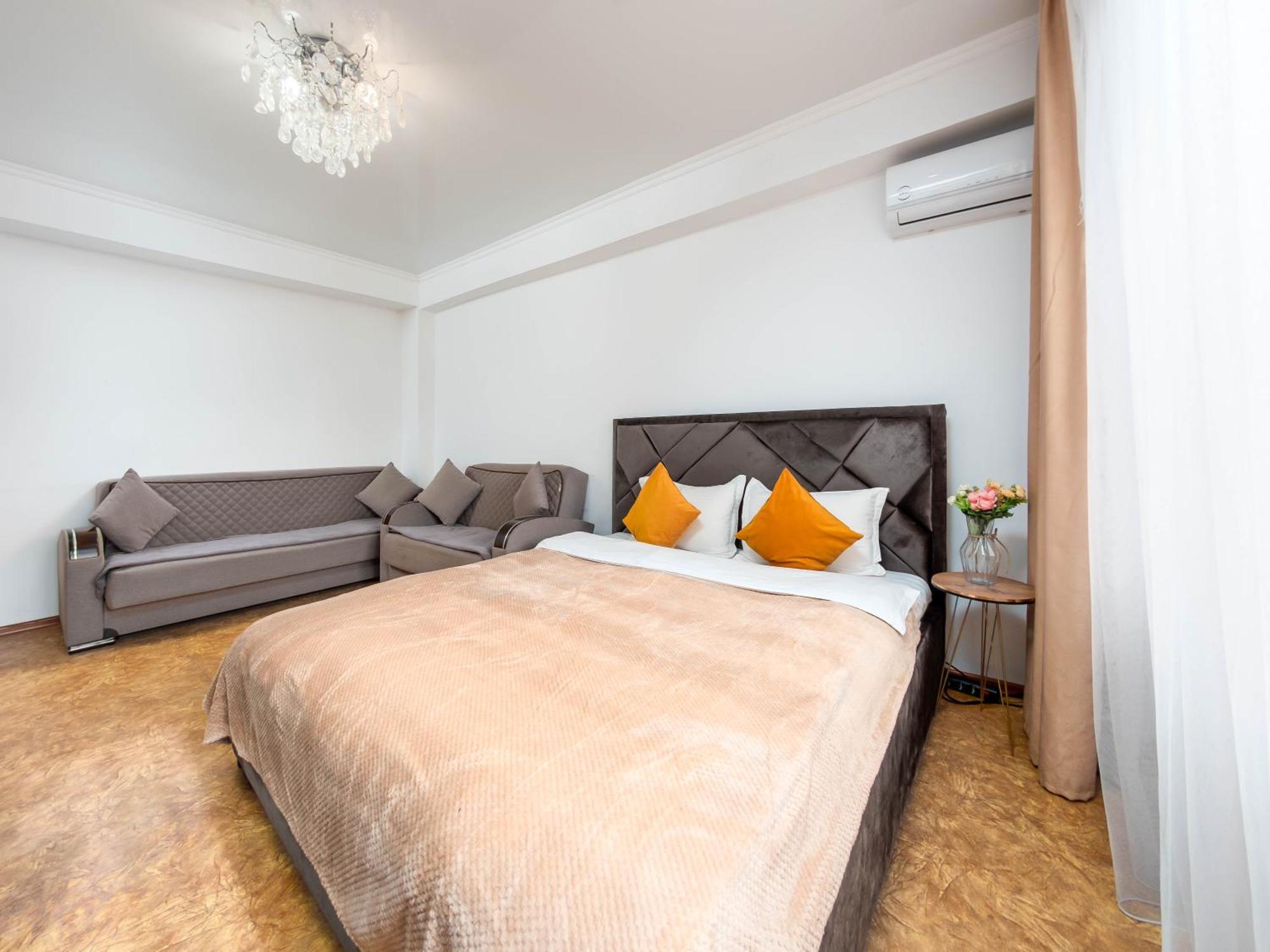 Apartment Оn Makatayeva 5 B Almatı Dış mekan fotoğraf